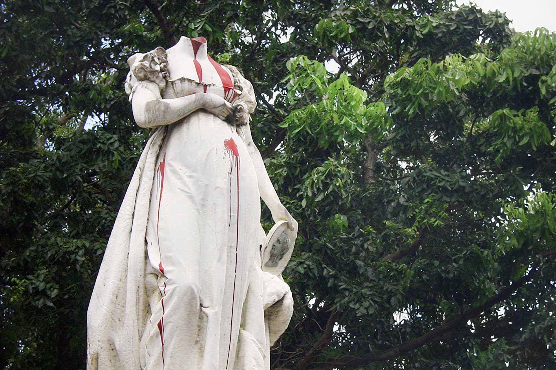 Voilier Caraibe Martinique statue LRC