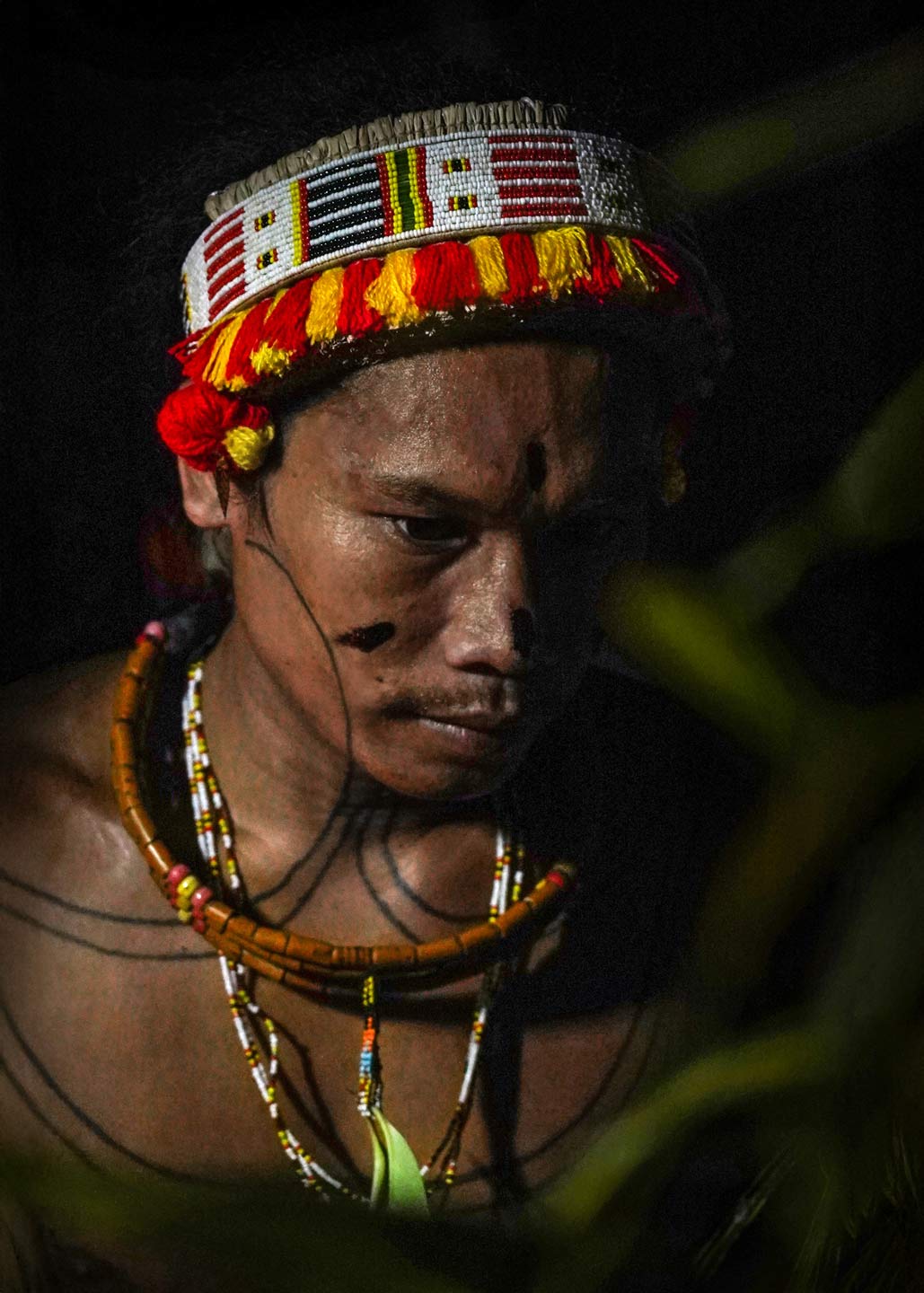 Portrait homme forêt Mentawai Indonésie